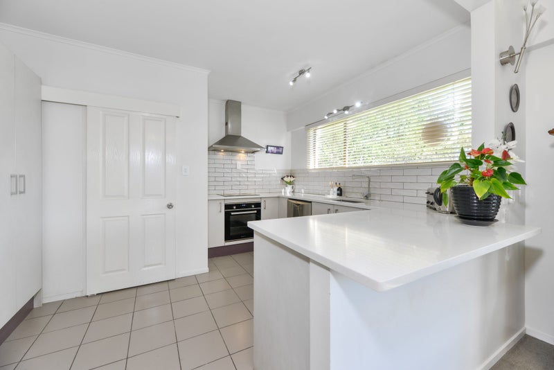 4 Simon Ellice Drive, Bayview, Auckland - Carousel 2