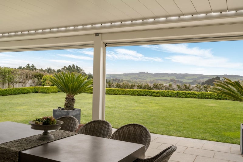 83 Penetaka Heights, Pyes Pa, Tauranga - Carousel 1