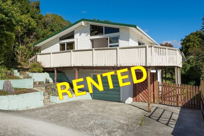 22 Nor'East Drive, Northcross, Auckland - Carousel 1