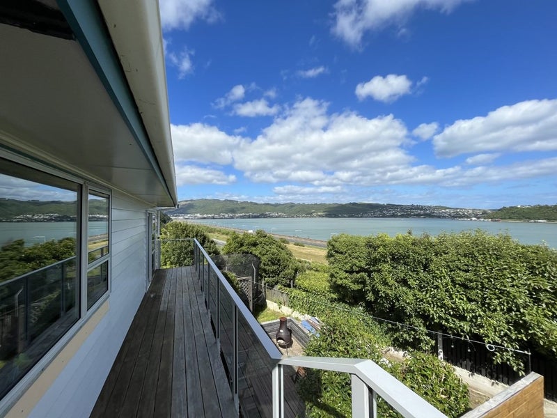 5 Thurso Grove, Papakowhai, Porirua - Carousel 2