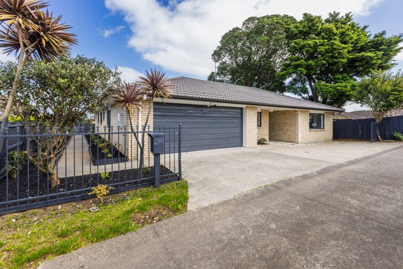 12 Mark Edgar Place, Clendon Park, Auckland - Carousel 1