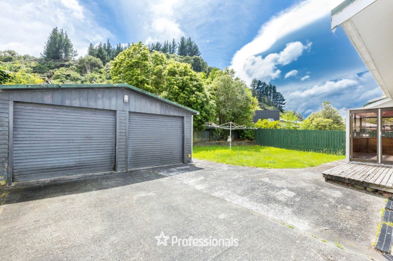 6 Edmund Lomas Grove, Birchville, Upper Hutt - Carousel 2