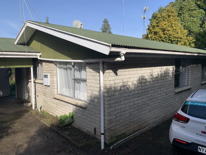 27A Resthill Crescent, Glenview, Hamilton - Carousel 1