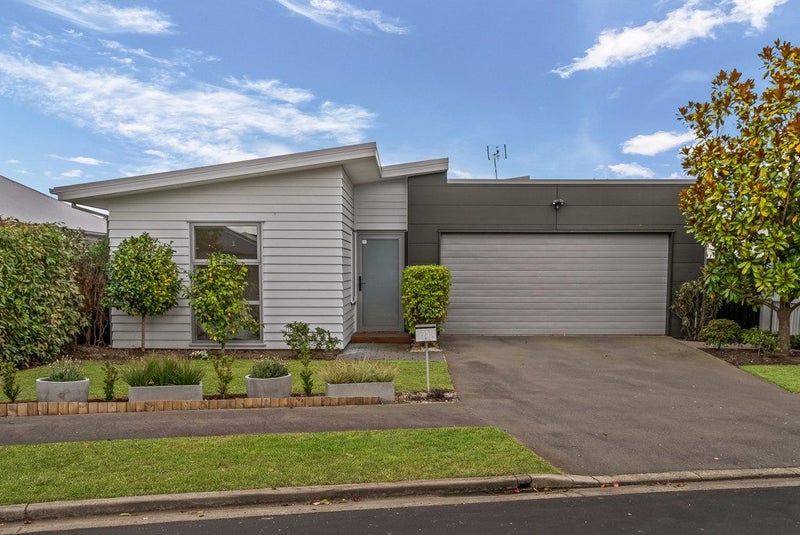 25 Bronco Drive, Aidanfield, Christchurch - Carousel 1