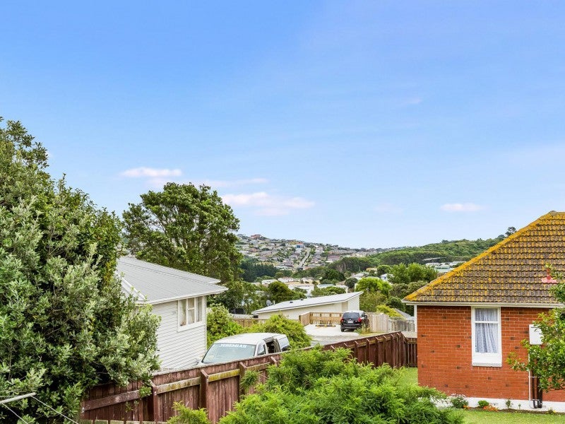 8 Marne Grove, Waitangirua, Porirua - Carousel 2