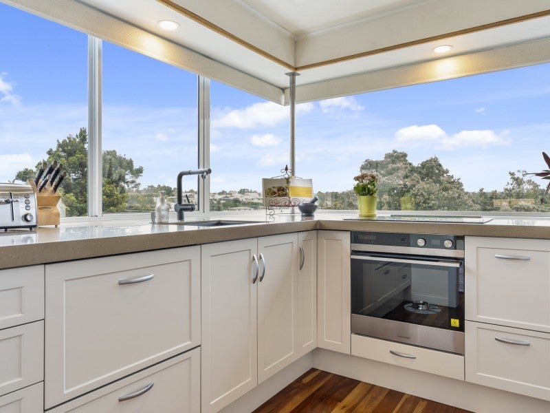 1 Wallace Place, Westown, New Plymouth - Carousel 2