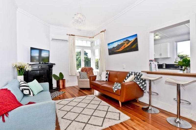 48 Te Aroha Street, Hamilton East, Hamilton - Carousel 1