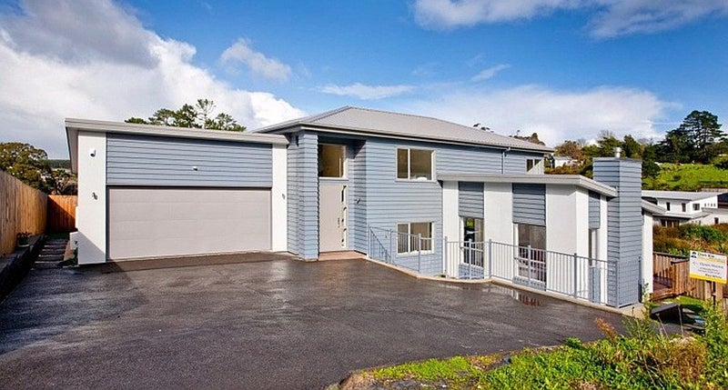 18 Bintulu Place, Fairview Heights, Auckland - Carousel 1