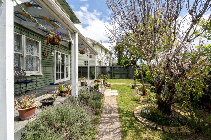 46 Holland Road, Fairfield, Hamilton - Carousel 1