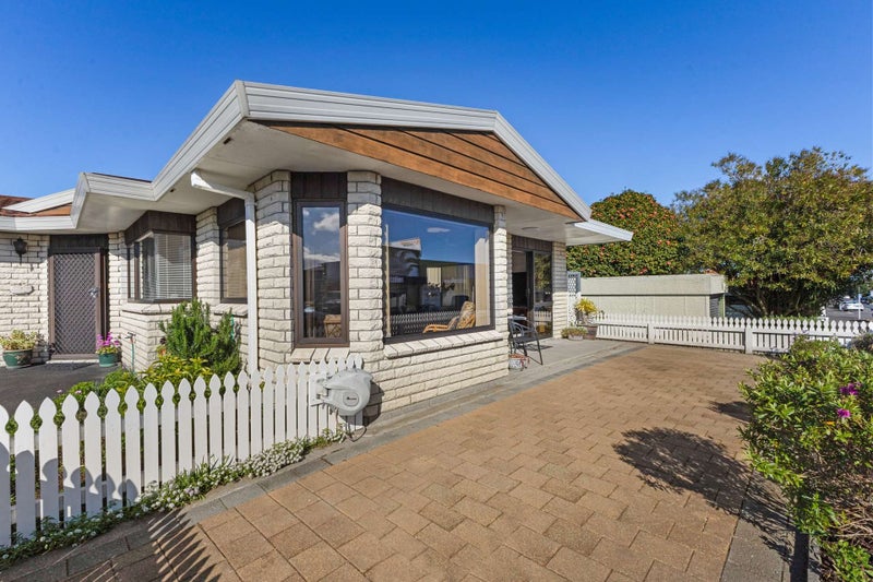 1/478 Devon Street East, Strandon, New Plymouth - Carousel 2