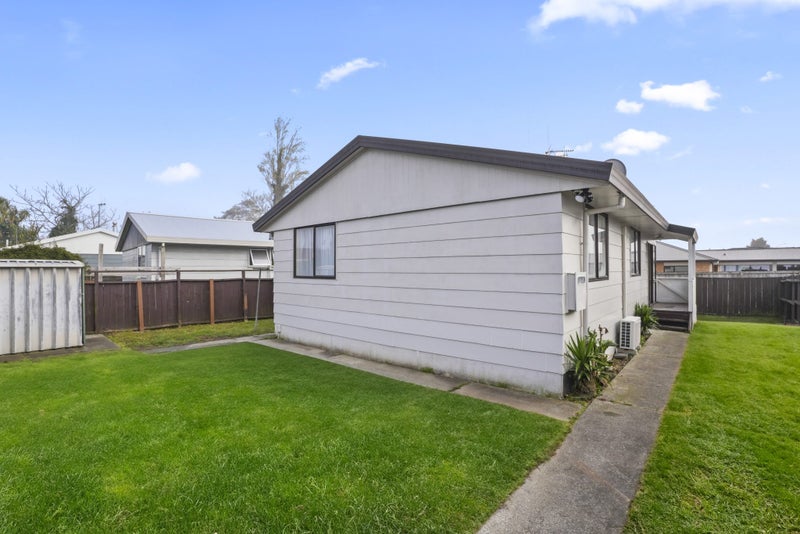 10B Saxbys Road, Glenview, Hamilton - Carousel 1