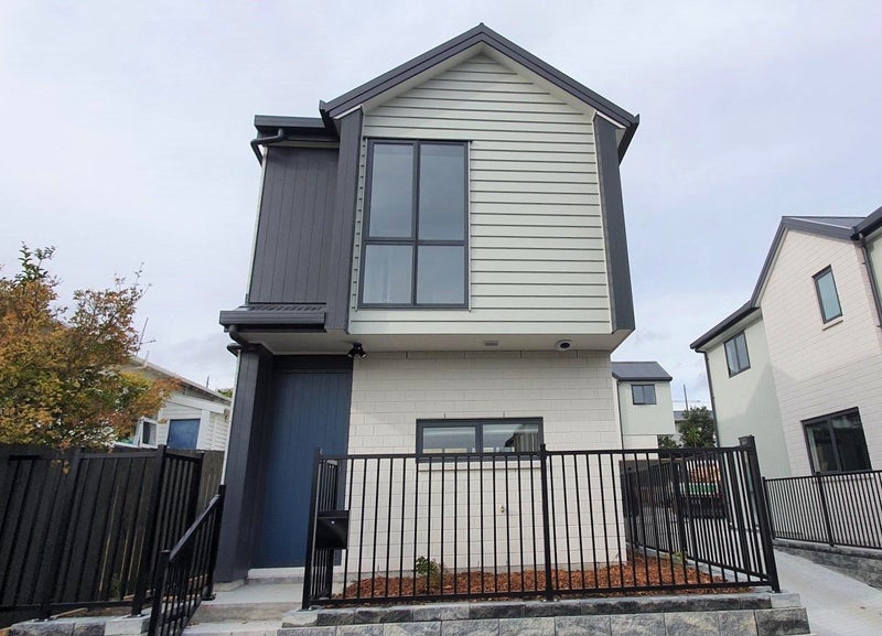 1/4 Geddes Terrace, Avondale, Auckland - Carousel 1