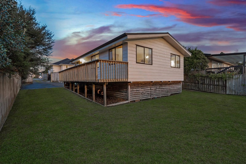 2/121 Matipo Road, Te Atatu Peninsula, Auckland - Carousel 1