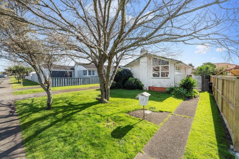 77 Celtic Crescent, Ellerslie, Auckland - Carousel 1
