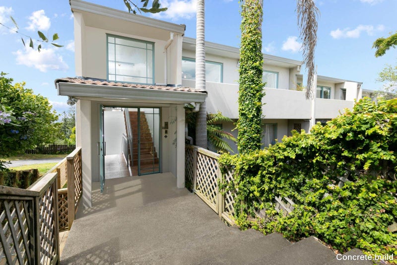 2D/221 Sunset Road, Sunnynook, Auckland - Carousel 1