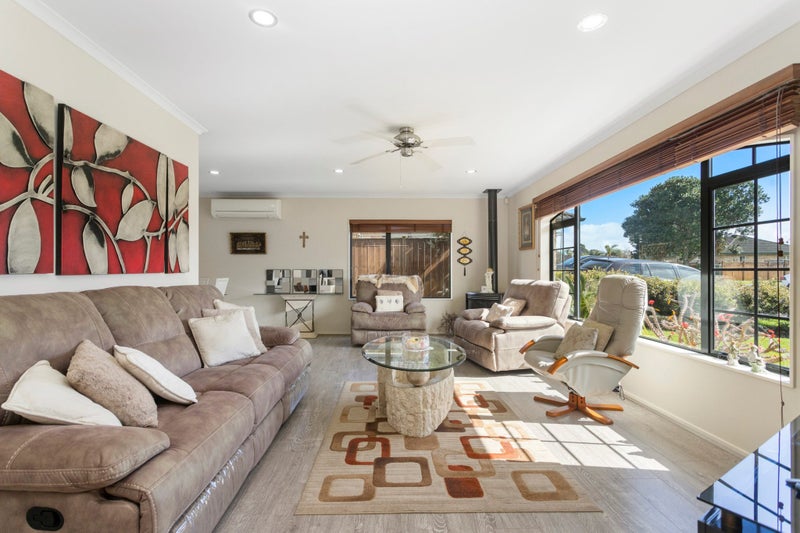 32 Croftview Road, Wattle Downs, Auckland - Carousel 2