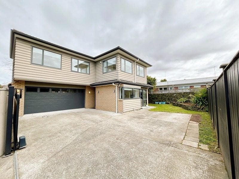 17 Waiohua Road, Greenlane, Auckland - Carousel 1