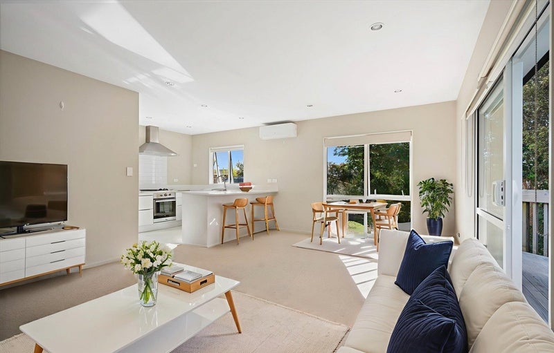 27 Juliet Avenue, Howick, Auckland - Carousel 1
