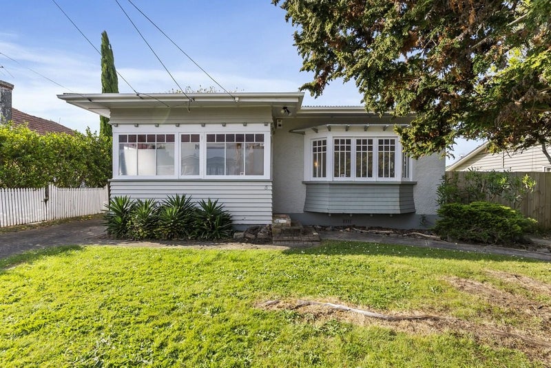 5 Riro Street, Point Chevalier, Auckland - Carousel 1