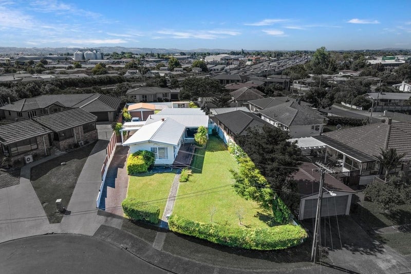 1 Sexton Place, Manurewa East, Auckland - Carousel 1