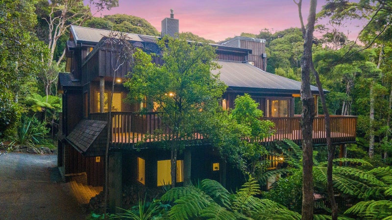 11C LONGFELLOW PDE, Titirangi, Auckland - Carousel 19