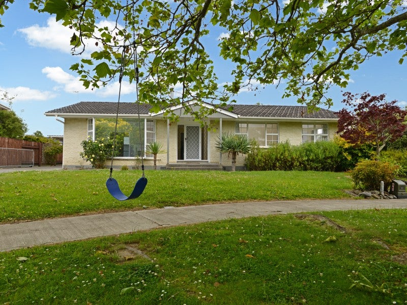 17 Redwood Grove, Hokowhitu, Palmerston North - Carousel 1
