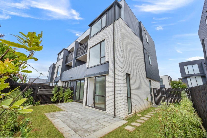 3/16 Treasure Lane, TE ATATU SOUTH, AUCKLAND - Carousel 1