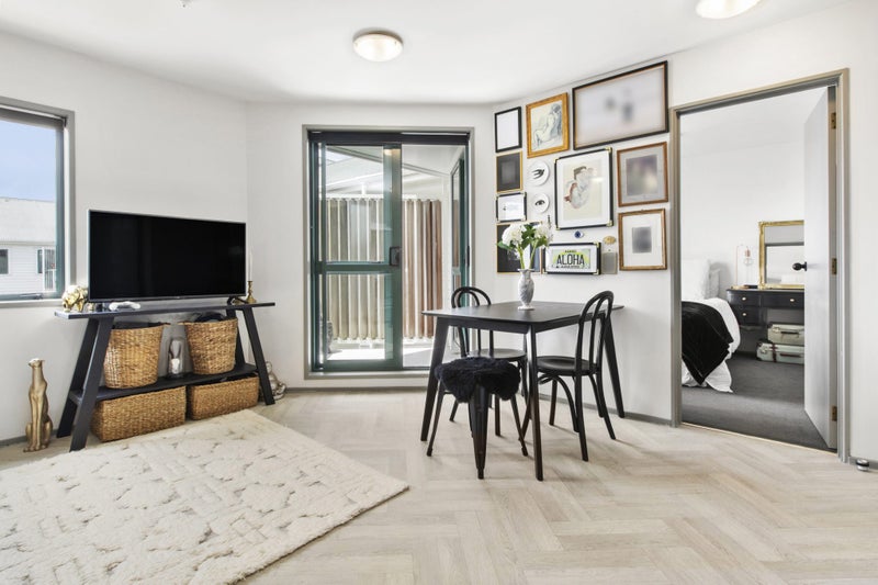 D12/13 palm GR, BERHAMPORE, WELLINGTON - Carousel 2