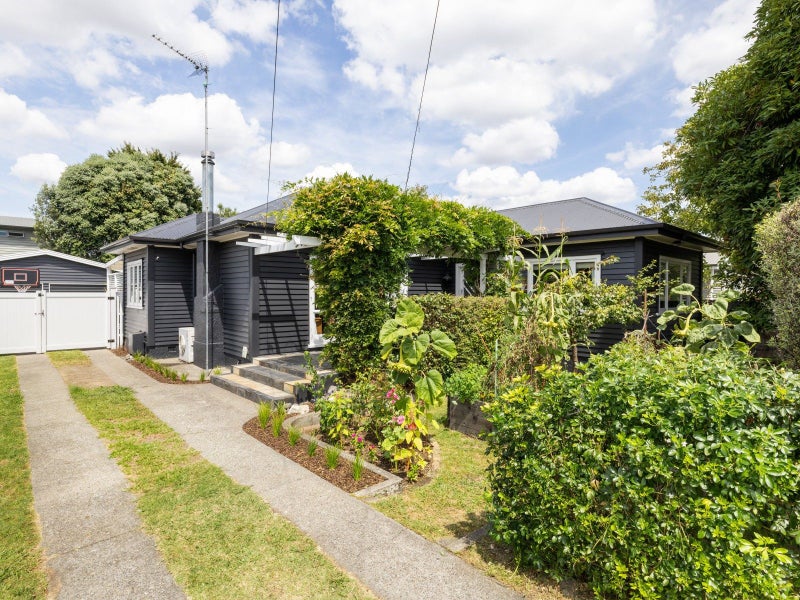 8 Naylor Street, Hamilton East, Hamilton - Carousel 3