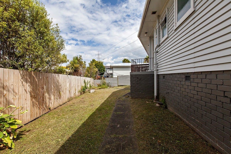 5A Caronia Crescent, Lynfield, Auckland - Carousel 1