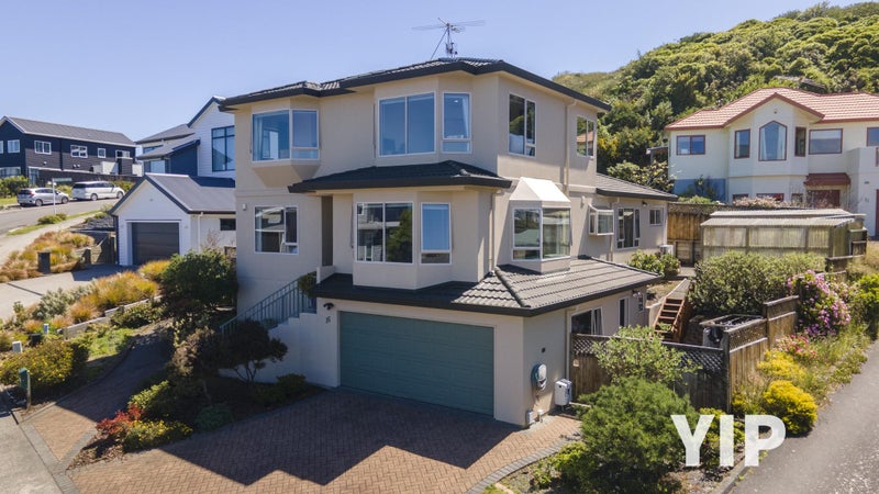 16 Domett Street, Newlands, Wellington - Carousel 1