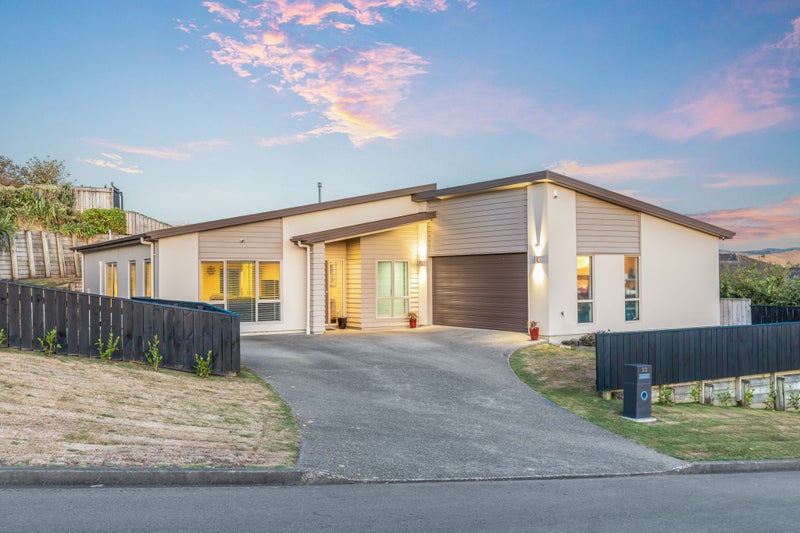 33 Kahurangi Heights, Aotea, Porirua - Carousel 1