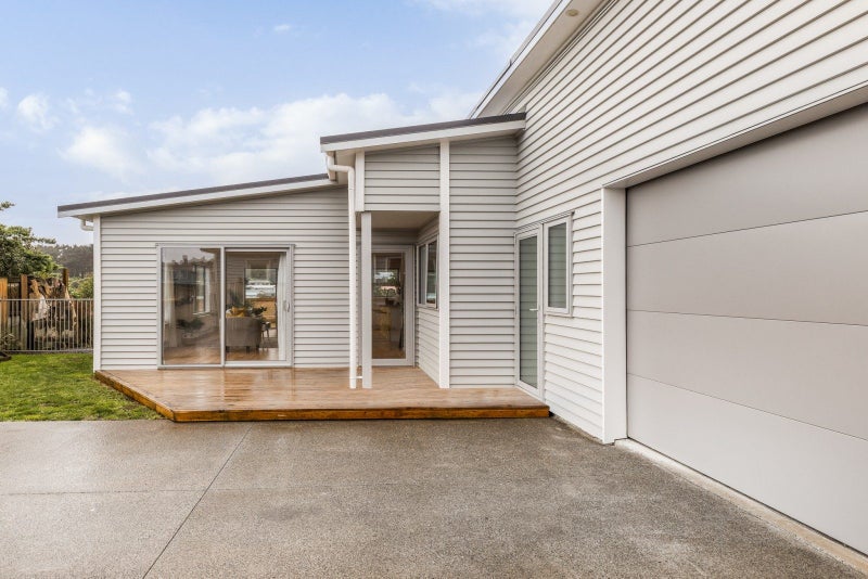60 Jillett Street, TITAHI BAY, PORIRUA - Carousel 24