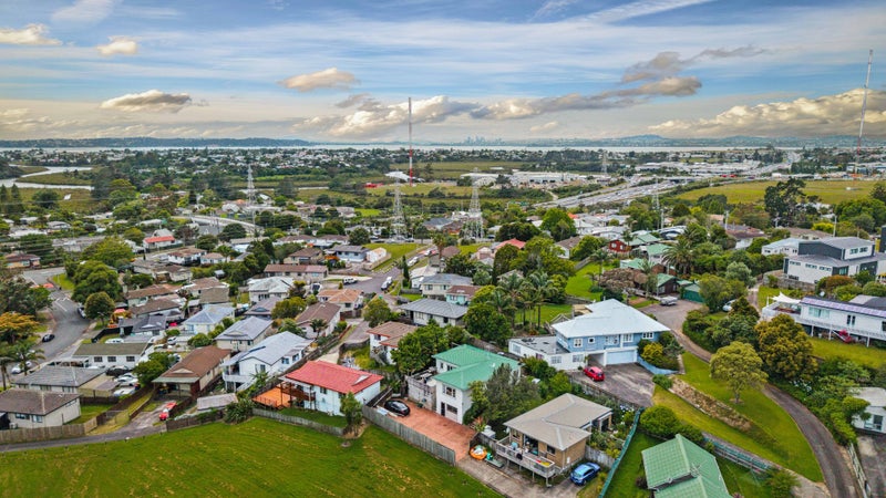 2/73 Keegan Drive, Massey, Auckland - Carousel 39