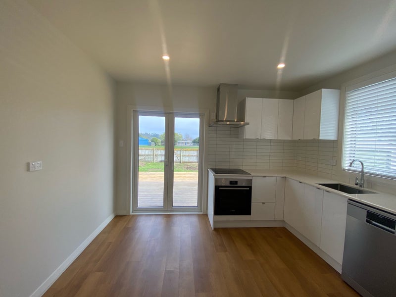 32 Strand Crescent, Naenae, Lower Hutt - Carousel 2