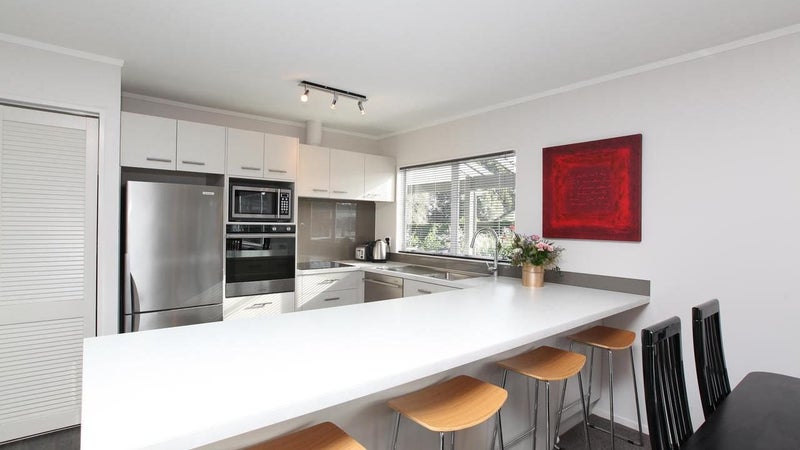 15 Rimmington Drive, Hamilton Lake, Hamilton - Carousel 1