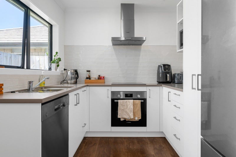 2/10 Keitha Place, Glenview, Hamilton - Carousel 2