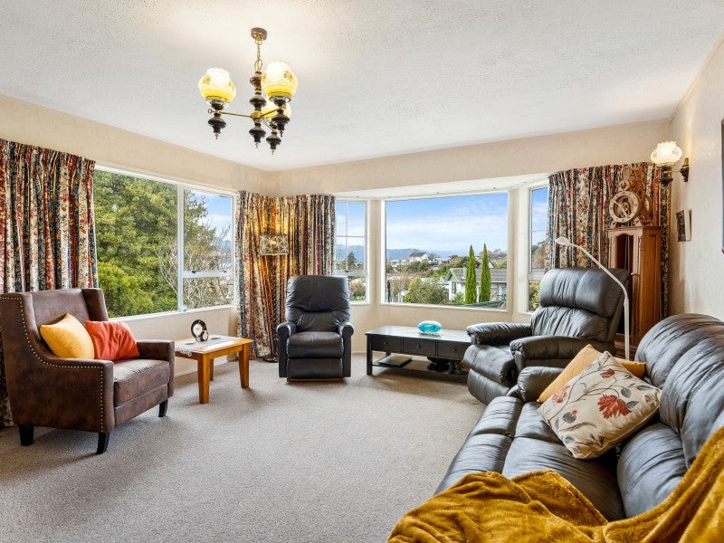 81 Sunbrae Drive, Silverstream, Upper Hutt - Carousel 2