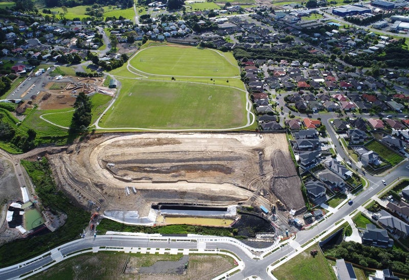 8 Baumea Rise, Massey, Auckland - Carousel 1