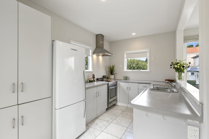 21 Glenbervie Terrace, Thorndon, Wellington - Carousel 2