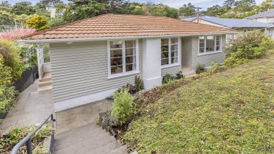 39 Lyndfield Lane, Newlands, Wellington - Carousel 1