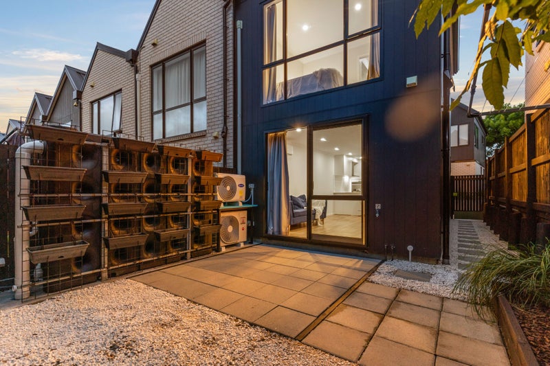 26 Wharara Lane, Massey, Auckland - Carousel 1