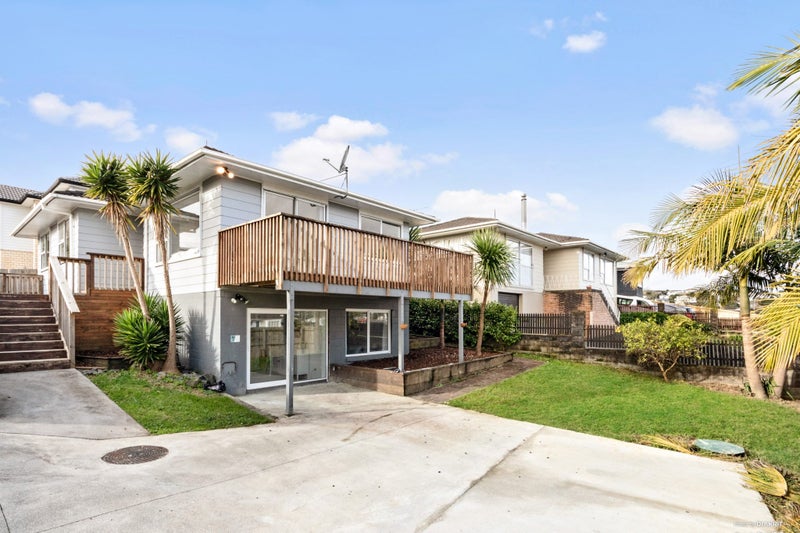 21 Helleur Road, Massey, Auckland - Carousel 1