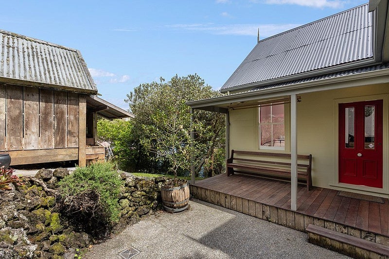 4 Kukupa Road, Sunnyvale, Auckland - Carousel 2