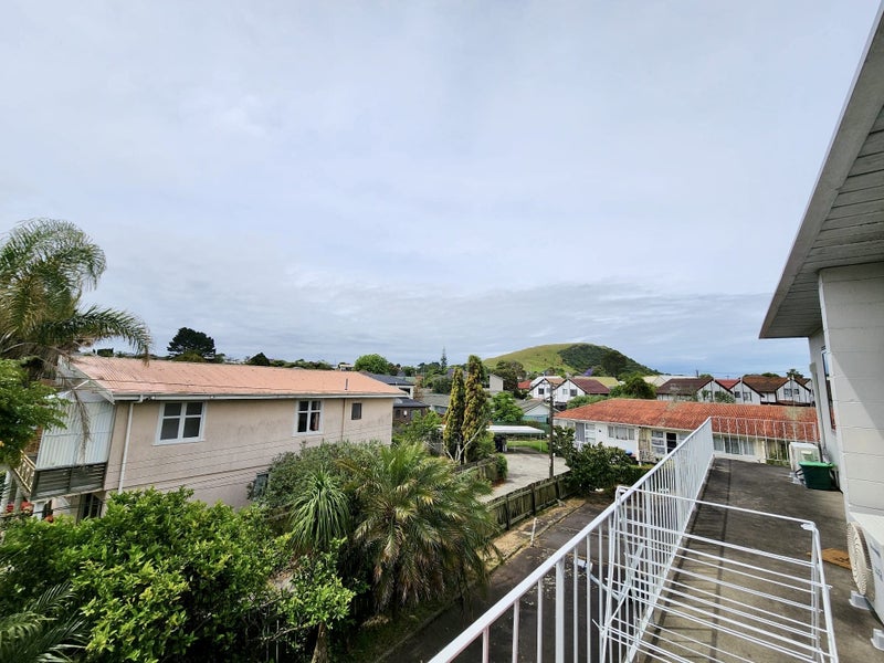 7 Clare Place, Favona, Auckland - Carousel 1