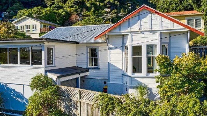 25 Rona Street, Eastbourne, Lower Hutt - Carousel 1