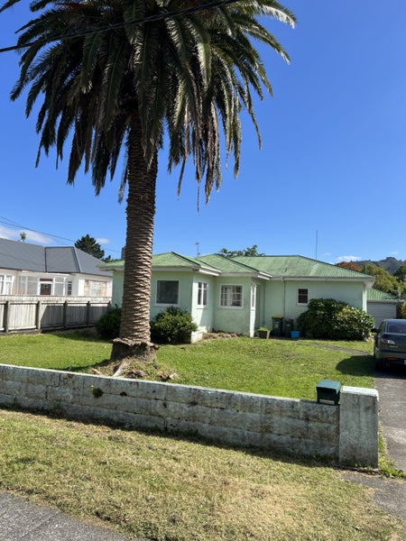 14 Burden Avenue, Wainuiomata, Lower Hutt - Carousel 1