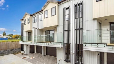 8/17 Kingdale Road, Henderson, Auckland - Carousel 1