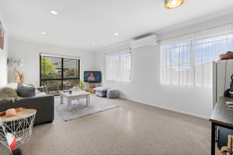 4 Lincoln Close, Northcross, Auckland - Carousel 2