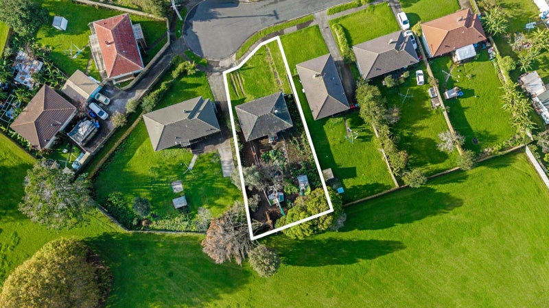 10 Leaside Lane, Glen Innes, Auckland - Carousel 1